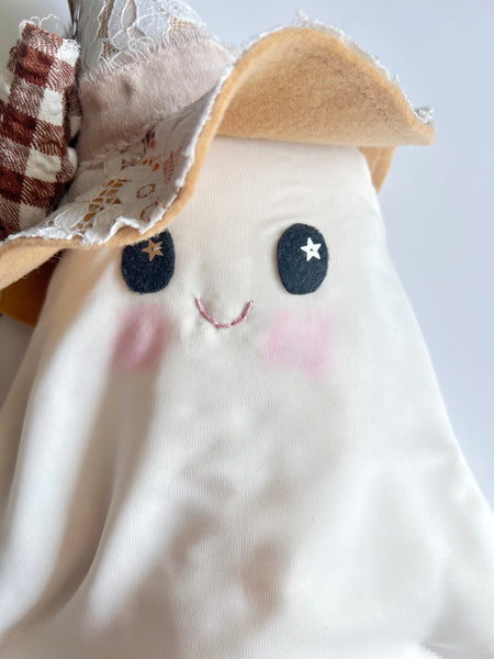 Wonder-Filled Attic Ghost// Scalloped Lace