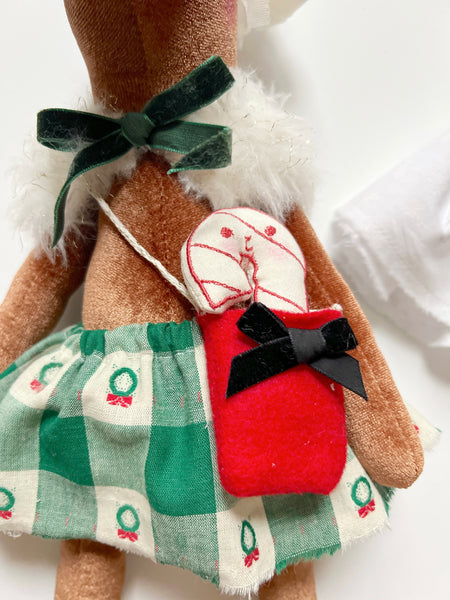 Velvet Fawn Bespoke Holiday Set // Festive Wreath