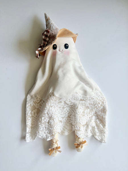 Wonder-Filled Attic Ghost// Scalloped Lace