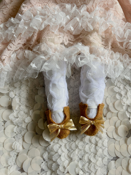 Wonder-Filled Attic Ghost// Vintage Blush Lace