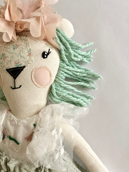 Wonder-Filled Lioness // Blush & Sage