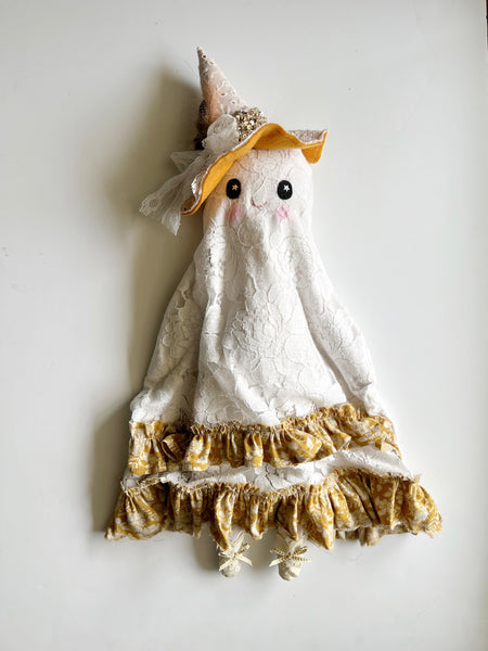 Wonder-Filled Attic Ghost// Cream & Mustard