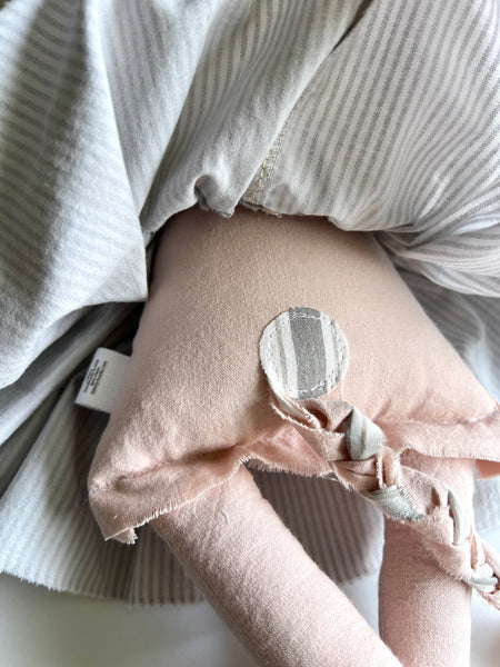 back detail of the cat doll