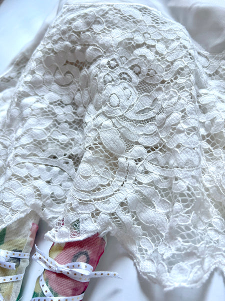 Wonder-Filled Attic Ghost// Scalloped Lace