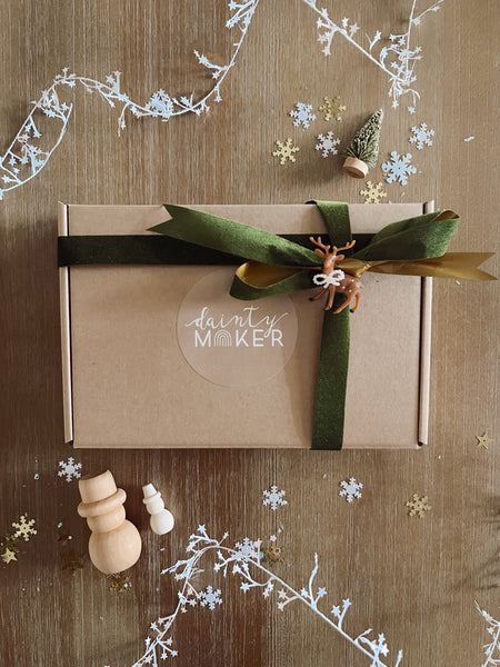 Dainty Maker Craft Box No. 18 // Holiday Outside the Lines Box