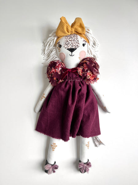 Nostalgic Attic Collection // Lioness