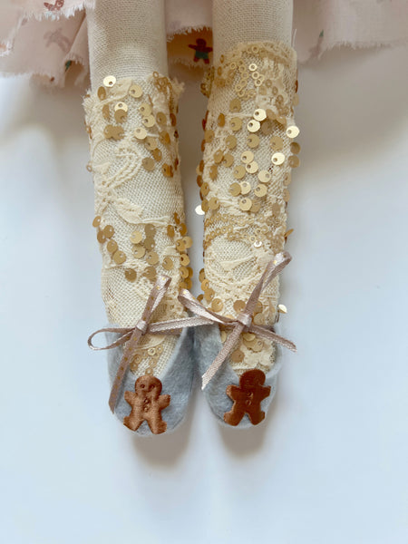 Wonder-Filled Snowbabe // Gingerbread Ruffle